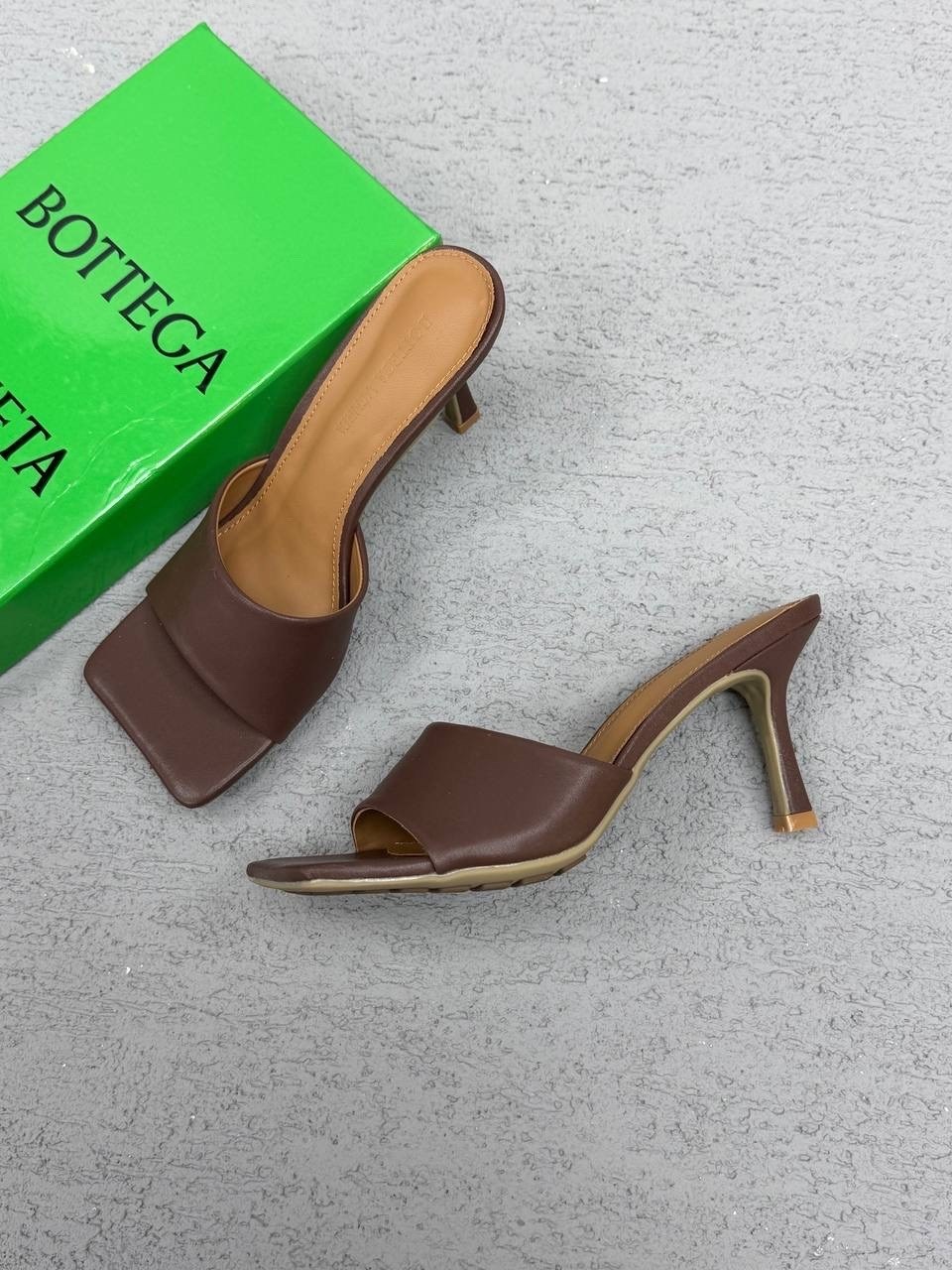 босоножки женские модные,босоножки с квадратным носом,женские босоножки,каблуки босоножки,босоножки на треугольном каблуке