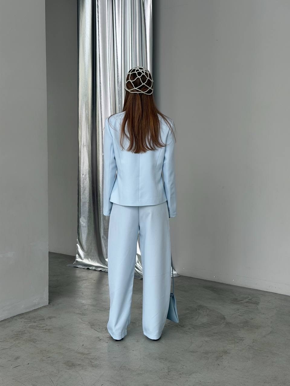 женский брючный костюм небесно-голубого цвета,костюм брючный,голубой брючный костюм,женский костюм брючный,костюм женский брючный olya stoff
