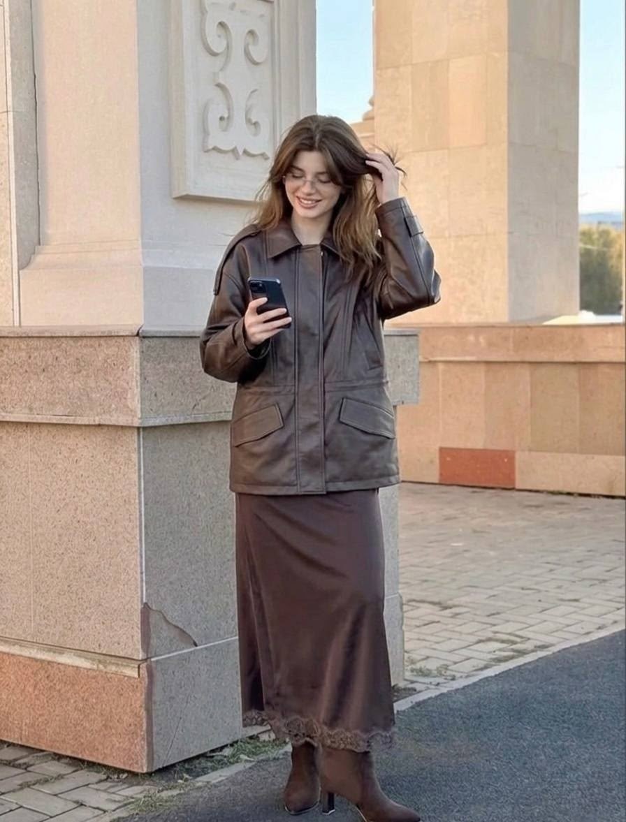 мода модная,стиль одежды,кожаная куртка,атласная юбка макси