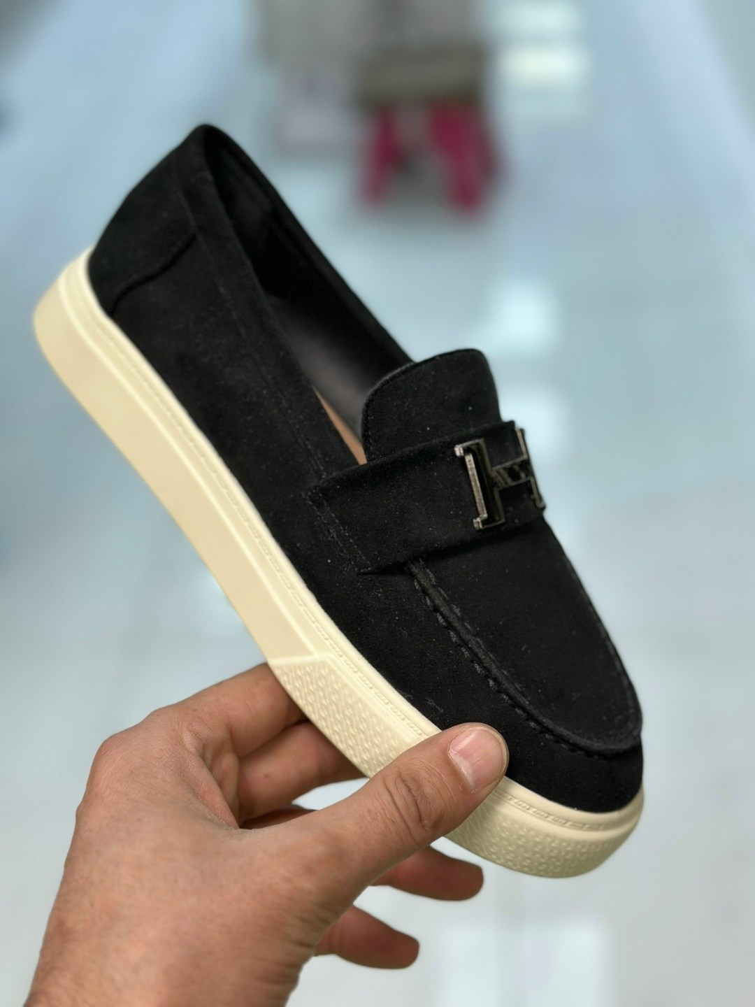 лоферы с белой подошвой мужские brunello cucinelli,лоферы замшевые,лоферы из натуральной замши,мужские мокасины brunello cucinelli,мужские замшевые лоферы