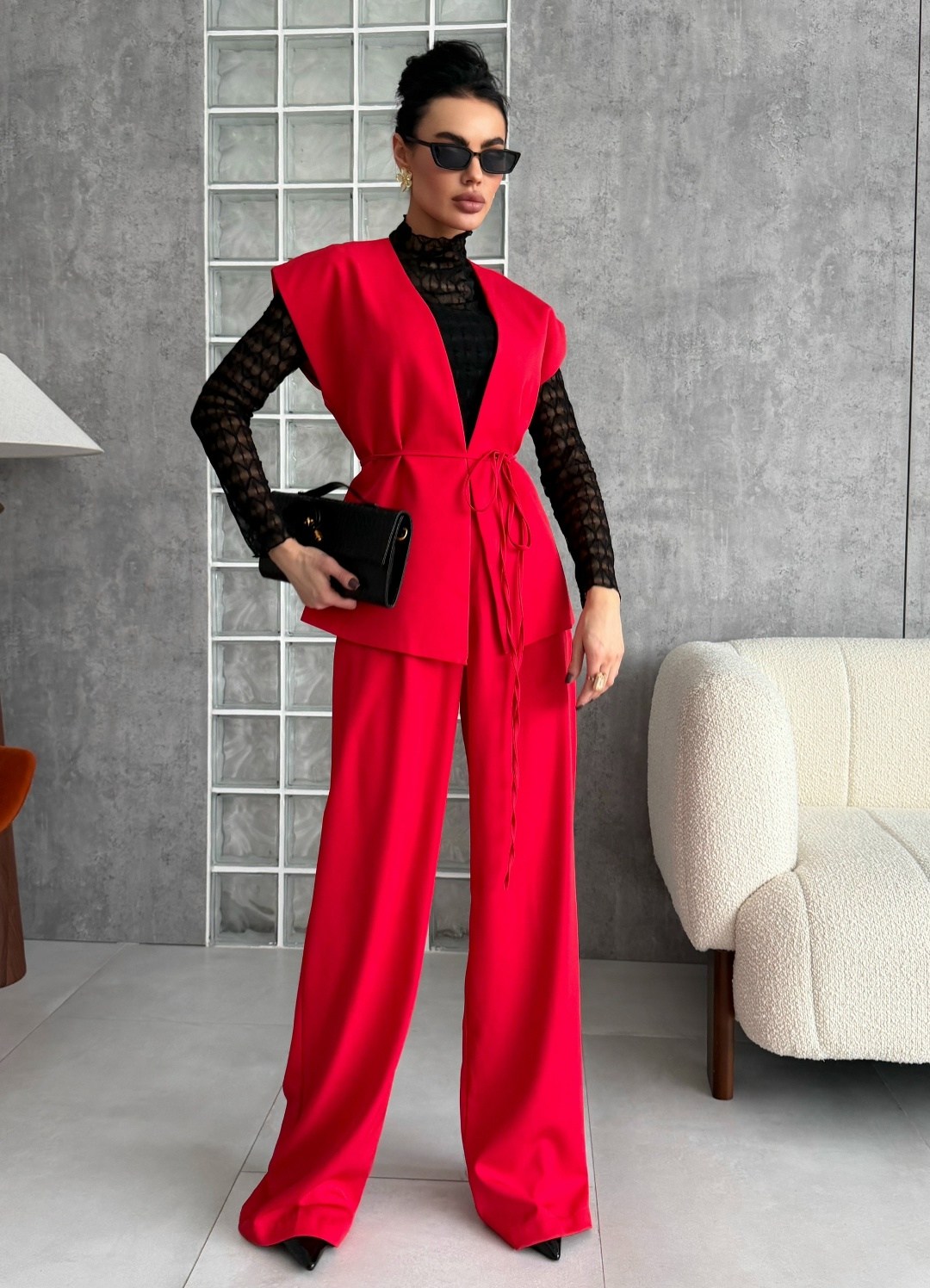 красный брючный костюм с жилеткой,костюм брючный,брючный костюм с жилетом красный,брючный костюм с жилетом,брючный костюм с жилетом на пуговицах