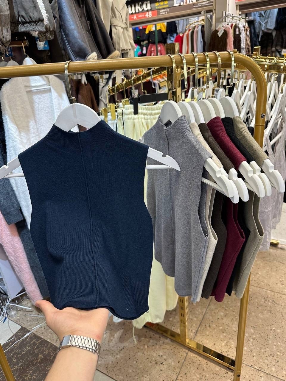 трикотажный жилет,жилетка женская,трикотажная без рукавов,вязаный жилет,свитер без рукавов