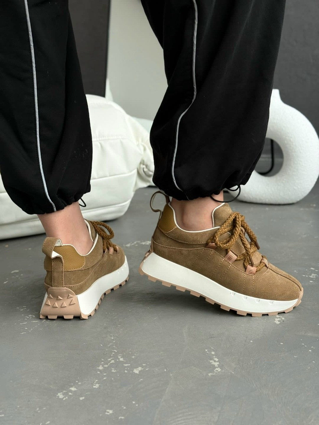 ,женские кроссовки,замшевые кроссовки,кроссовки повседневные,кроссовки модные