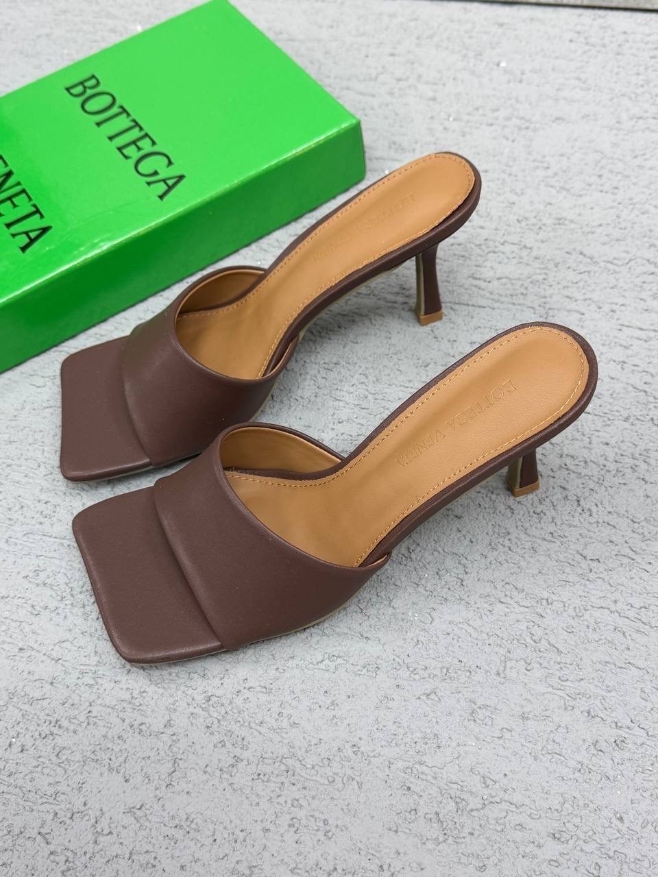 босоножки женские модные,босоножки с квадратным носом,женские босоножки,каблуки босоножки,босоножки на треугольном каблуке