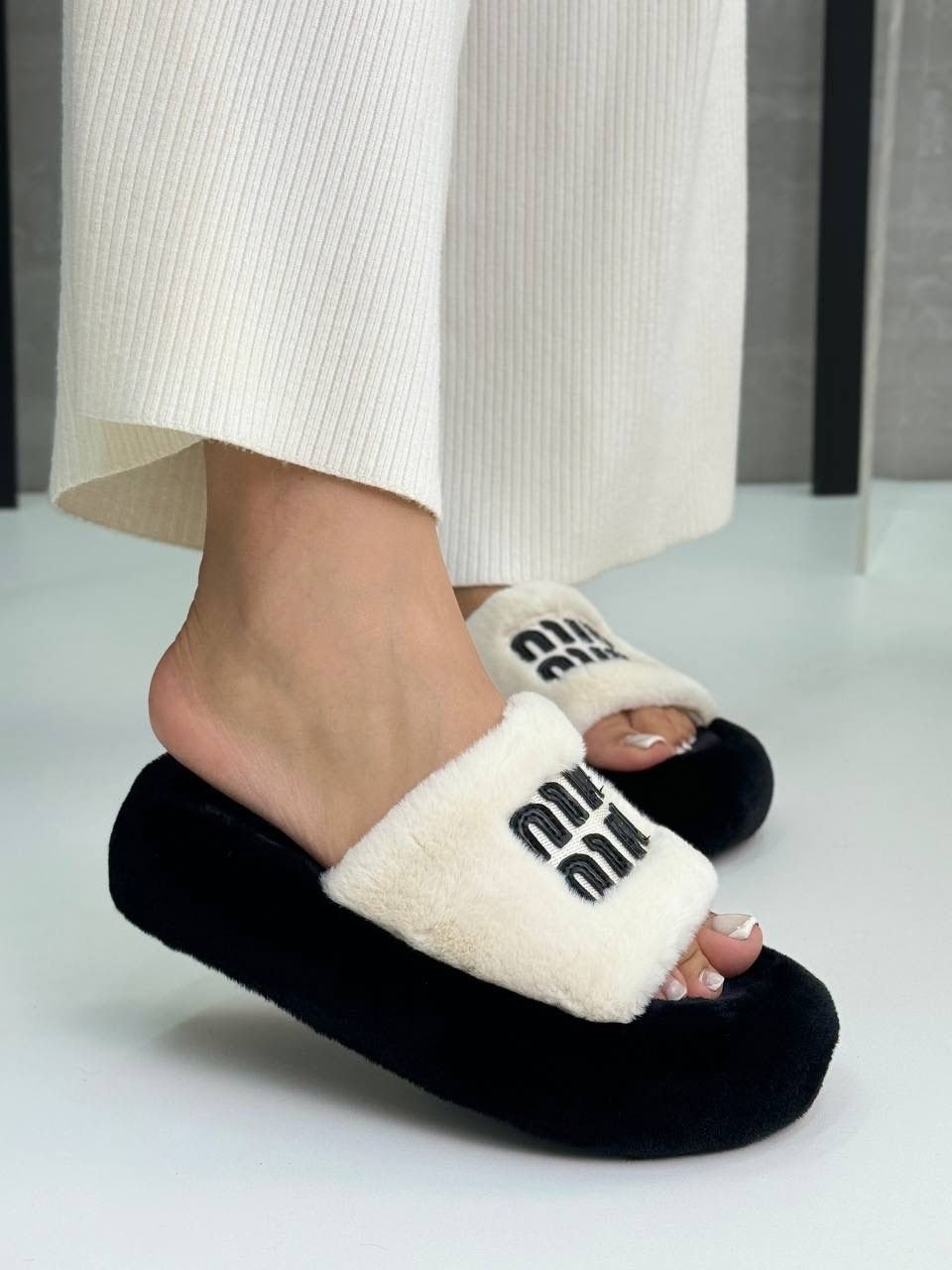 шлепанцы miu miu с мехом,тапочки домашние женские,,тапочки miu miu,тапочки женские