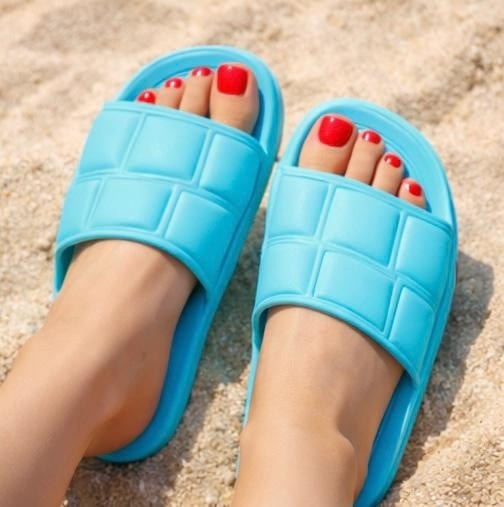 шлепанцы женские,летние тапочки,тапочки пластиковые,тапочки модные,