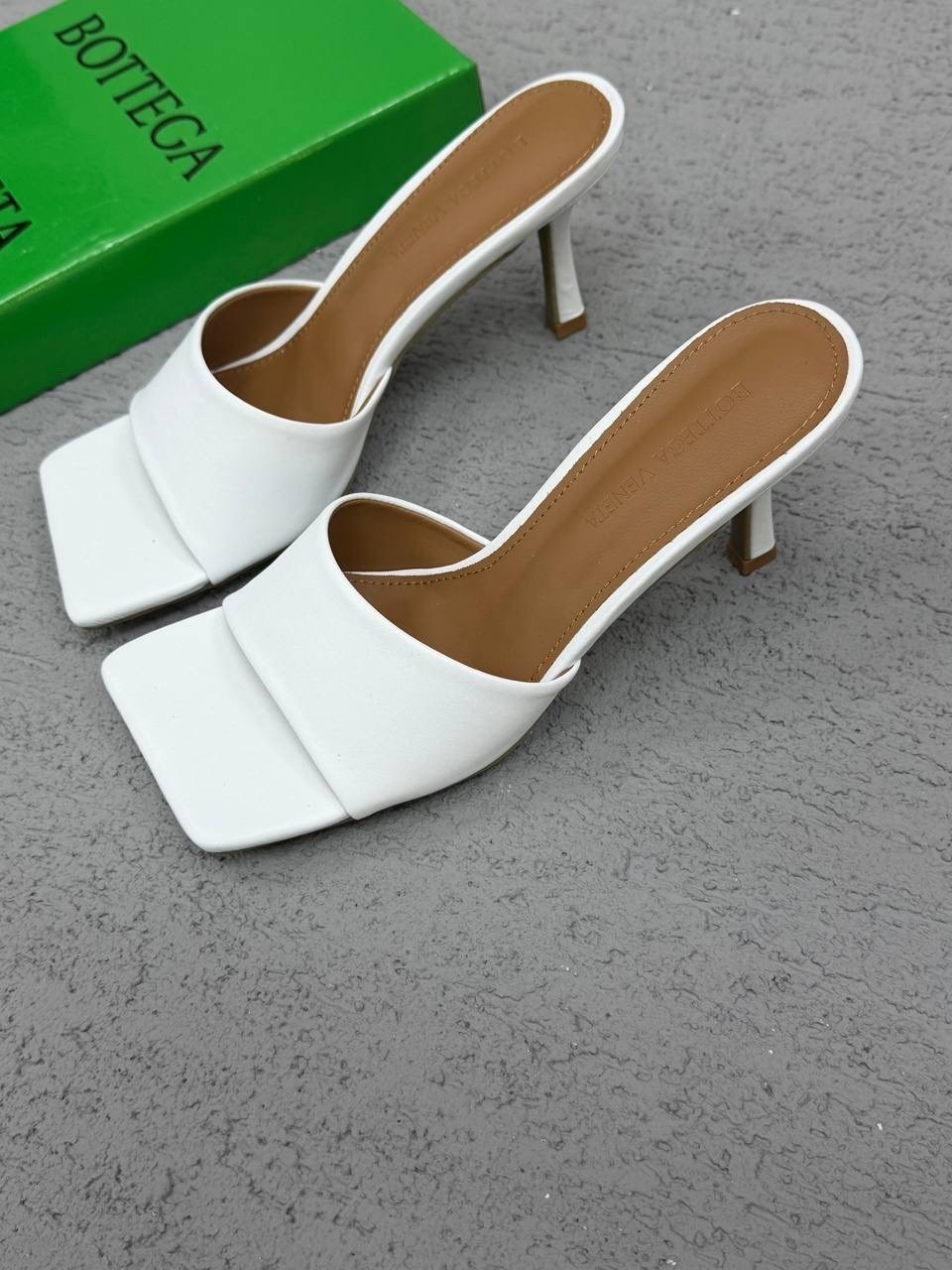 босоножки женские модные,босоножки с квадратным носом,женские босоножки,каблуки босоножки,босоножки на треугольном каблуке