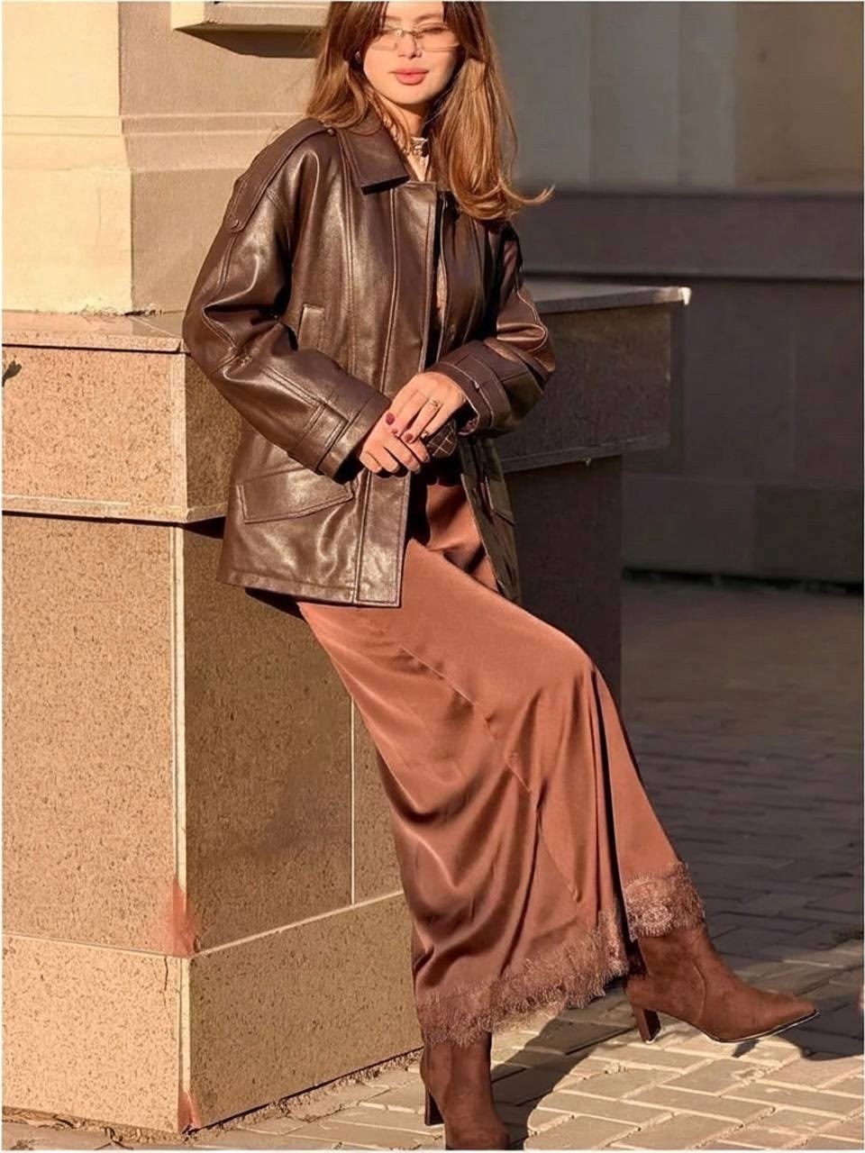 мода модная,стиль одежды,кожаная куртка,атласная юбка макси