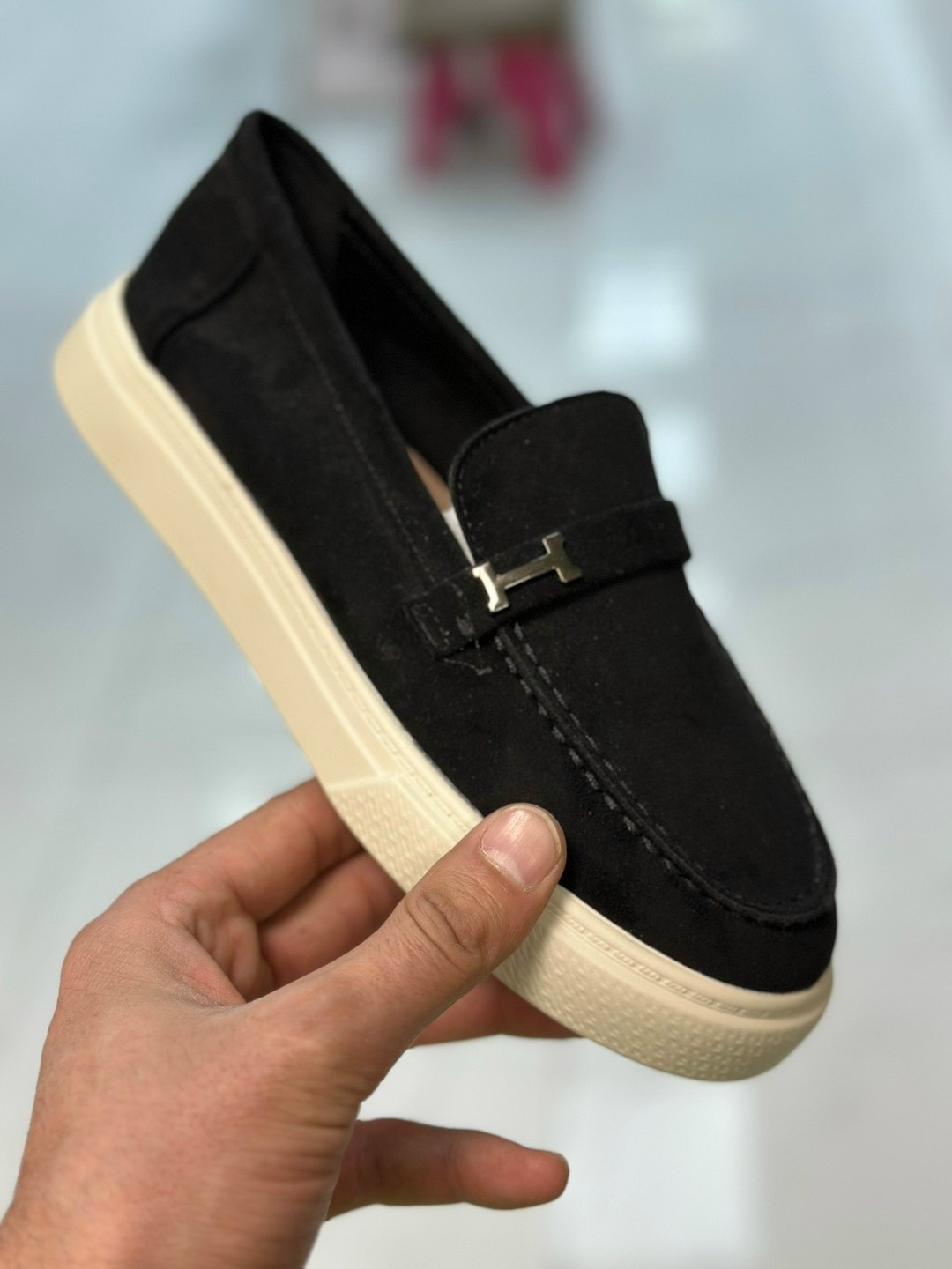 лоферы с белой подошвой мужские brunello cucinelli,лоферы замшевые,лоферы из натуральной замши,мужские мокасины brunello cucinelli,мужские замшевые лоферы