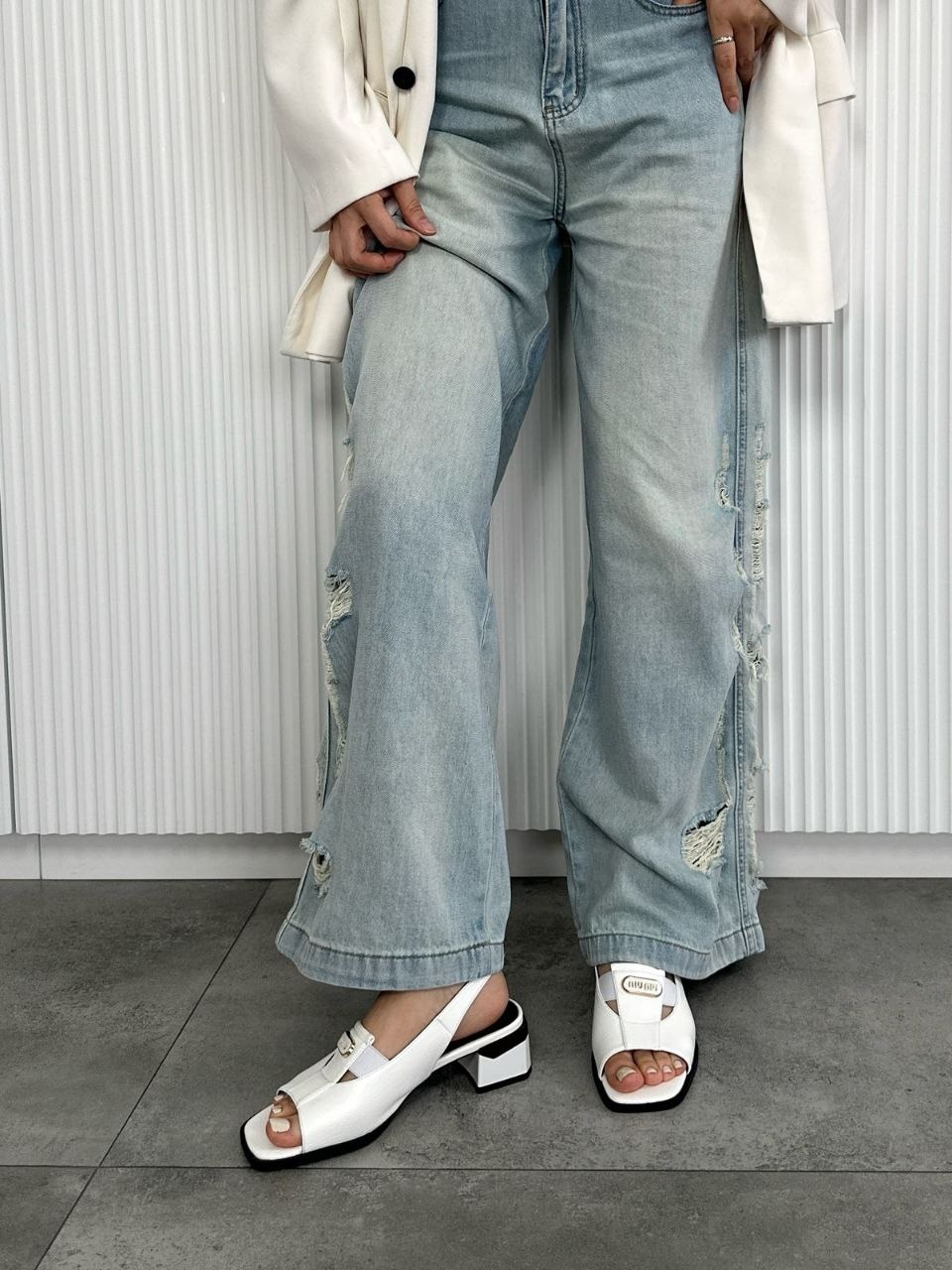 женские босоножки,каблуки босоножки,белые босоножки,джинсы рваные,джинсы женские