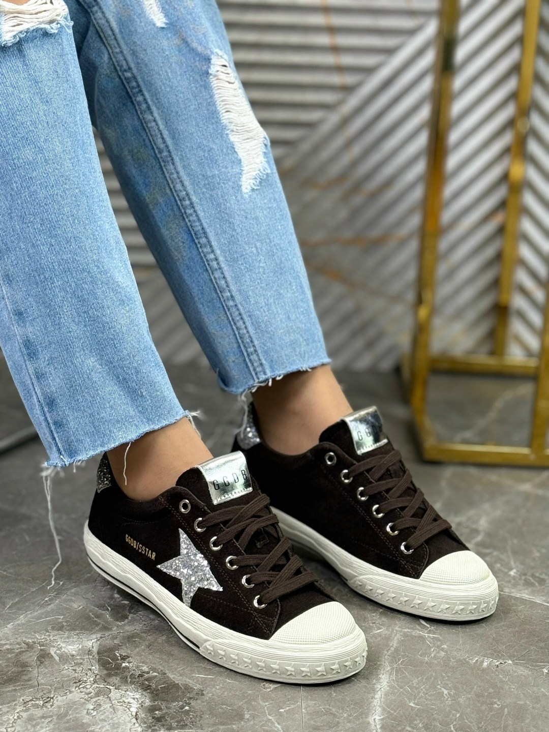 ,кеды golden goose женские с камнями,кеды golden goose,лаковые кроссовки golden goose,женская