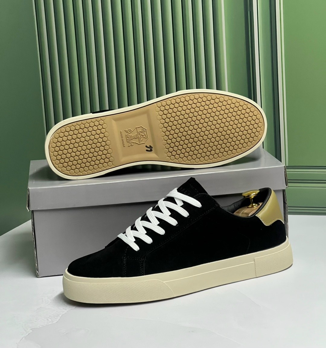 замшевые кеды,замшевые кроссовки,замшевые кеды saint laurent m377333,кеды замшевые мужские,замшевые кеды brunello cucinelli