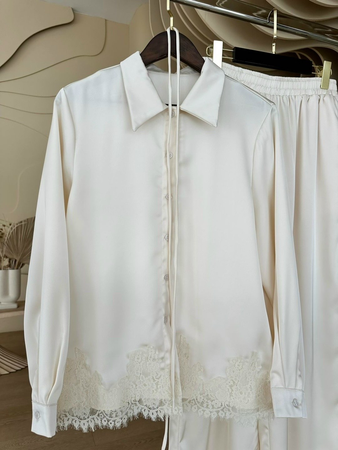 брючный костюм,женский брючный костюм,атласный брючный костюм,костюм классический,женские костюмы