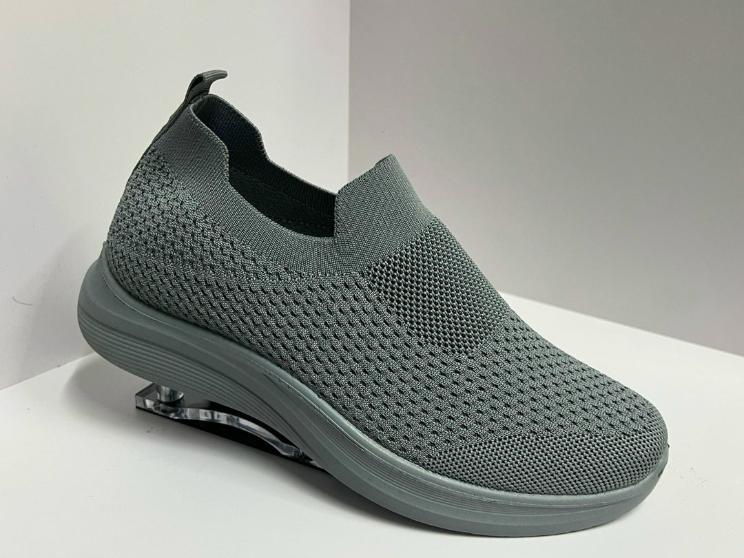 кроссовки слипоны,,спортивная ,кроссовки женскиe,слипоны женские