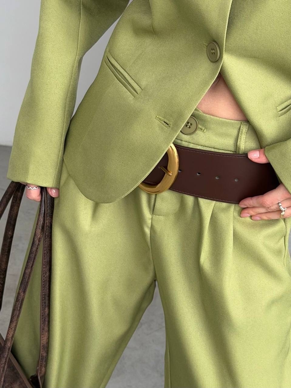 женский брючный костюм,модные костюмы,костюм с брюками,жакет,жакет приталенный