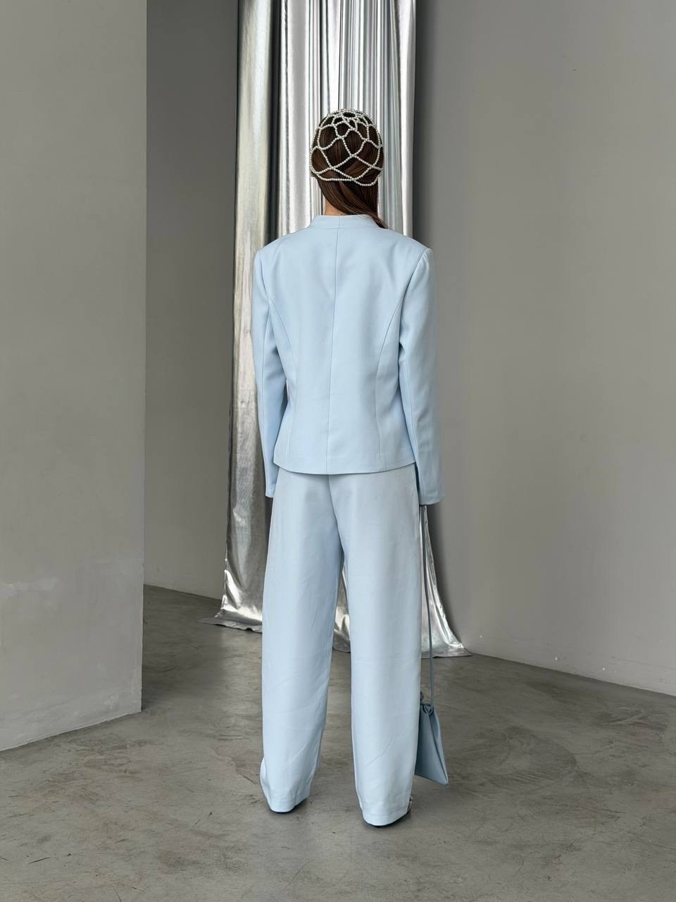 женский брючный костюм небесно-голубого цвета,костюм брючный,голубой брючный костюм,женский костюм брючный,костюм женский брючный olya stoff