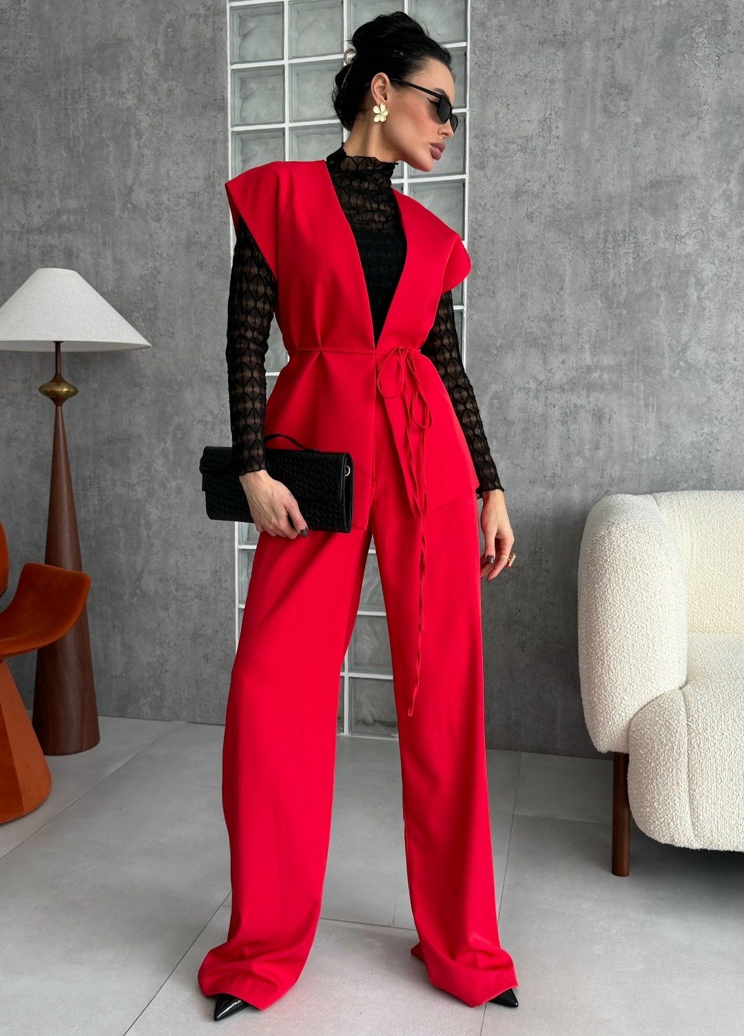 красный брючный костюм с жилеткой,костюм брючный,брючный костюм с жилетом красный,брючный костюм с жилетом,брючный костюм с жилетом на пуговицах