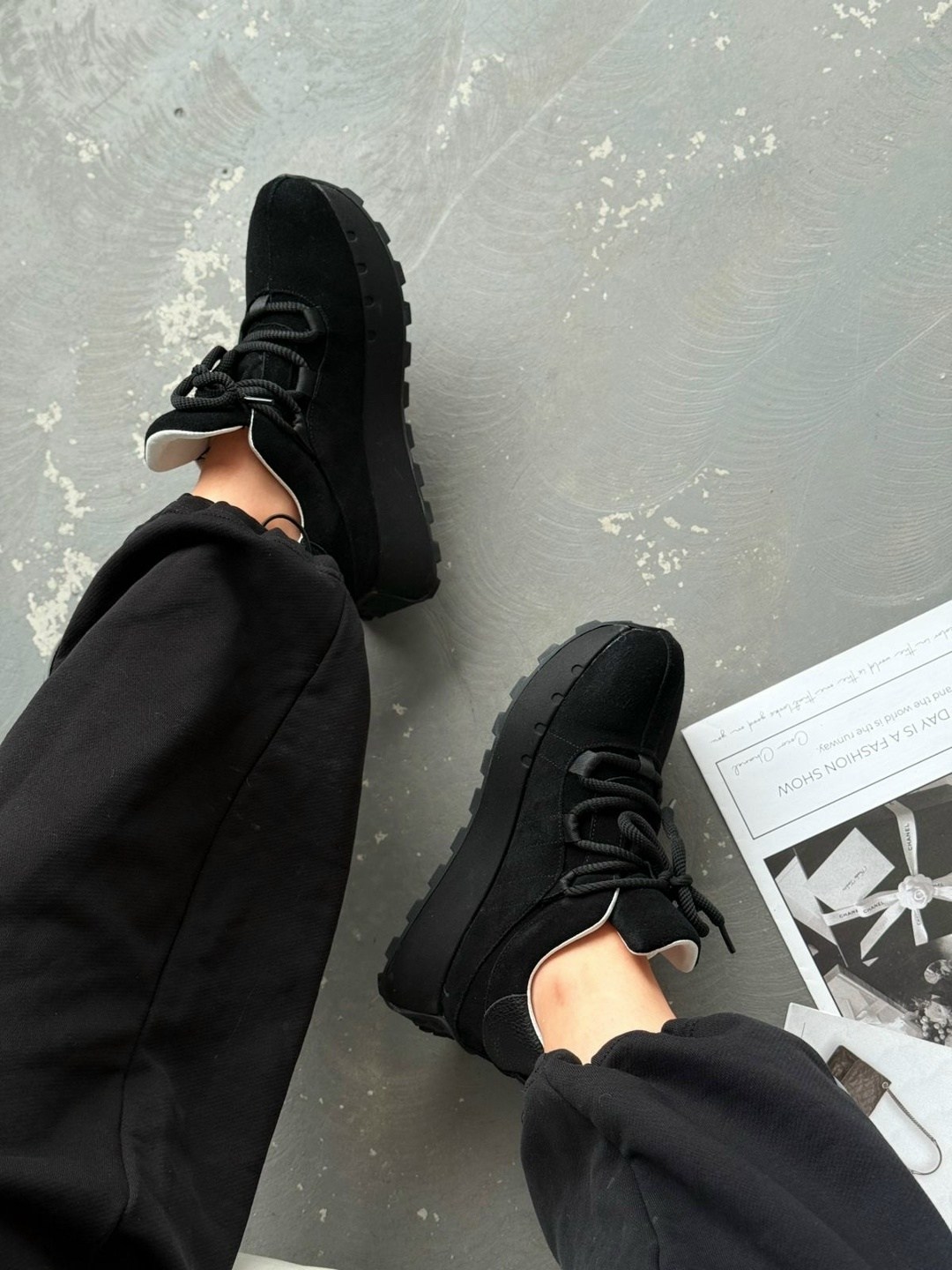 ,кроссовки женские,черные кроссовки,черные женские кроссовки,замшевые кроссовки