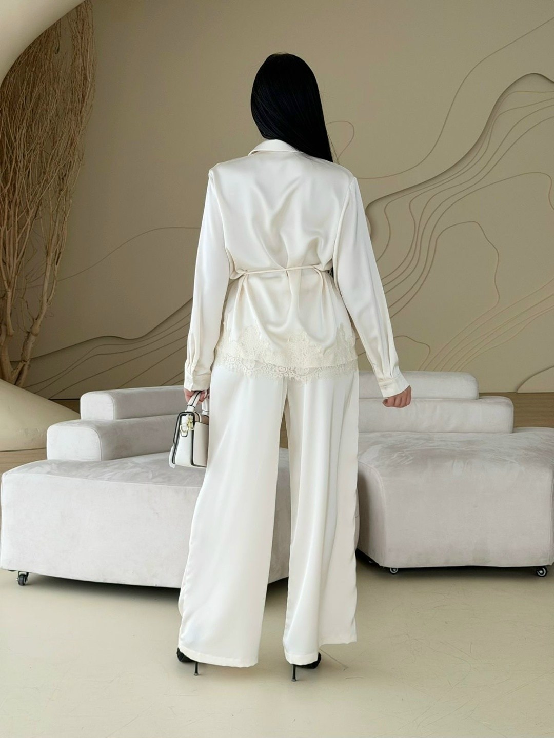 брючный костюм,женский брючный костюм,атласный брючный костюм,костюм классический,женские костюмы