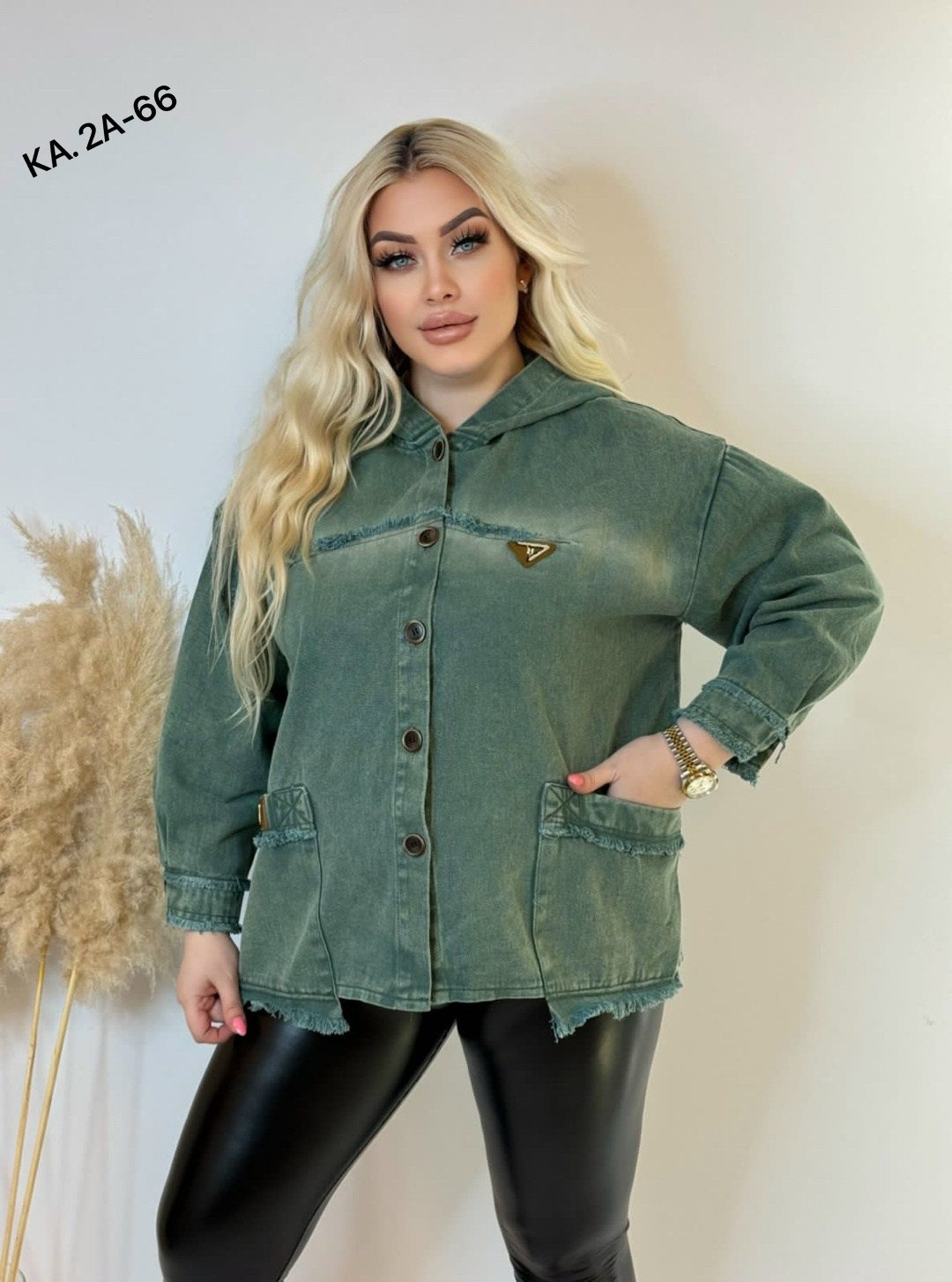 женская джинсовая куртка больших размеров с,куртка джинсовая женская,джинсовка с капюшоном,джинсовая куртка,джинсовая куртка большие размеры