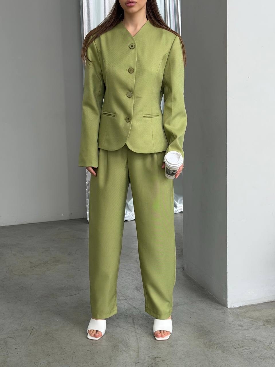 женский брючный костюм,модные костюмы,костюм с брюками,жакет,жакет приталенный