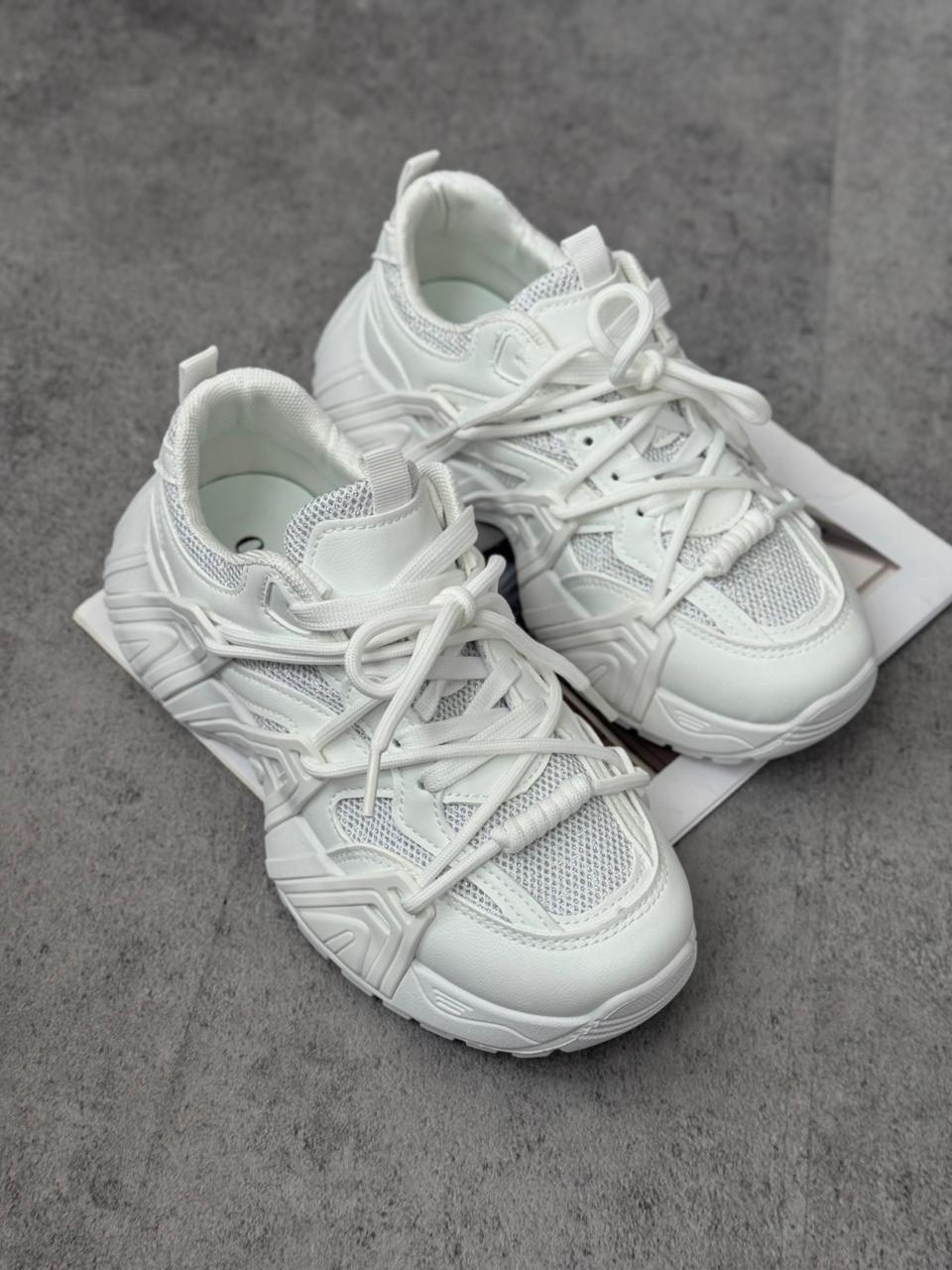 кроссовки женскиe,женские массивные кроссовки,массивные кроссовки,спортивная ,модные кроссовки