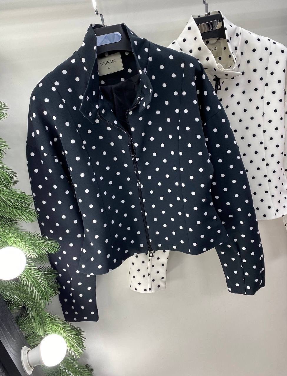 белая куртка,блузка в горошек,блузка белая в горошек,короткая куртка