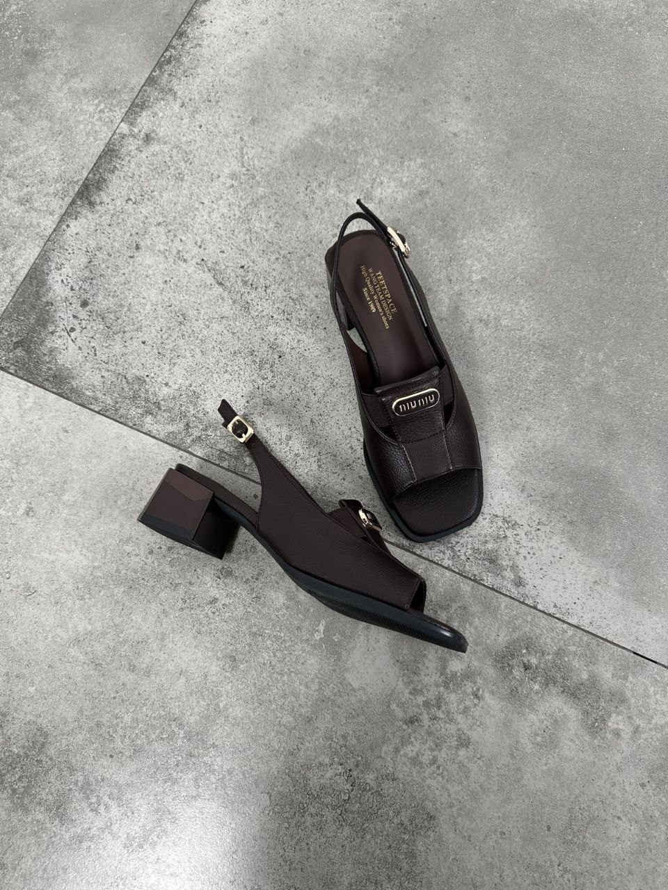 женские босоножки,каблуки босоножки,белые босоножки,джинсы рваные,джинсы женские