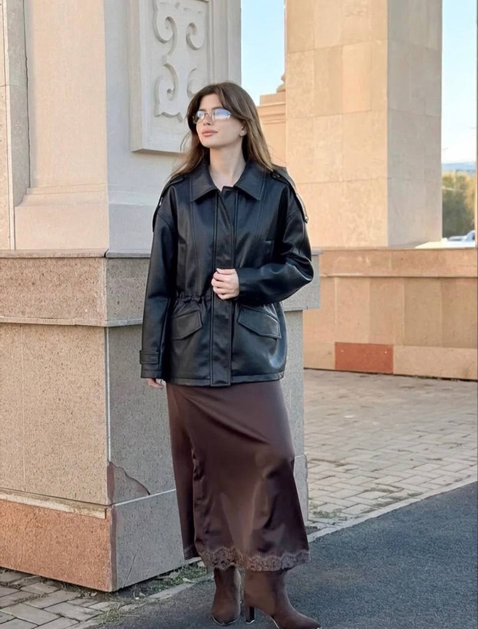 мода модная,стиль одежды,кожаная куртка,атласная юбка макси
