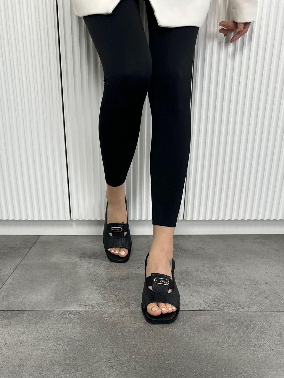 женские босоножки,каблуки босоножки,белые босоножки,джинсы рваные,джинсы женские