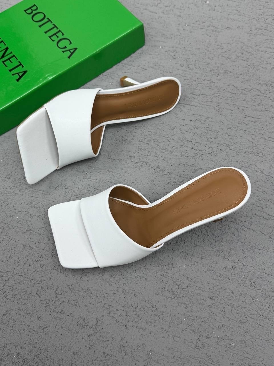 босоножки женские модные,босоножки с квадратным носом,женские босоножки,каблуки босоножки,босоножки на треугольном каблуке