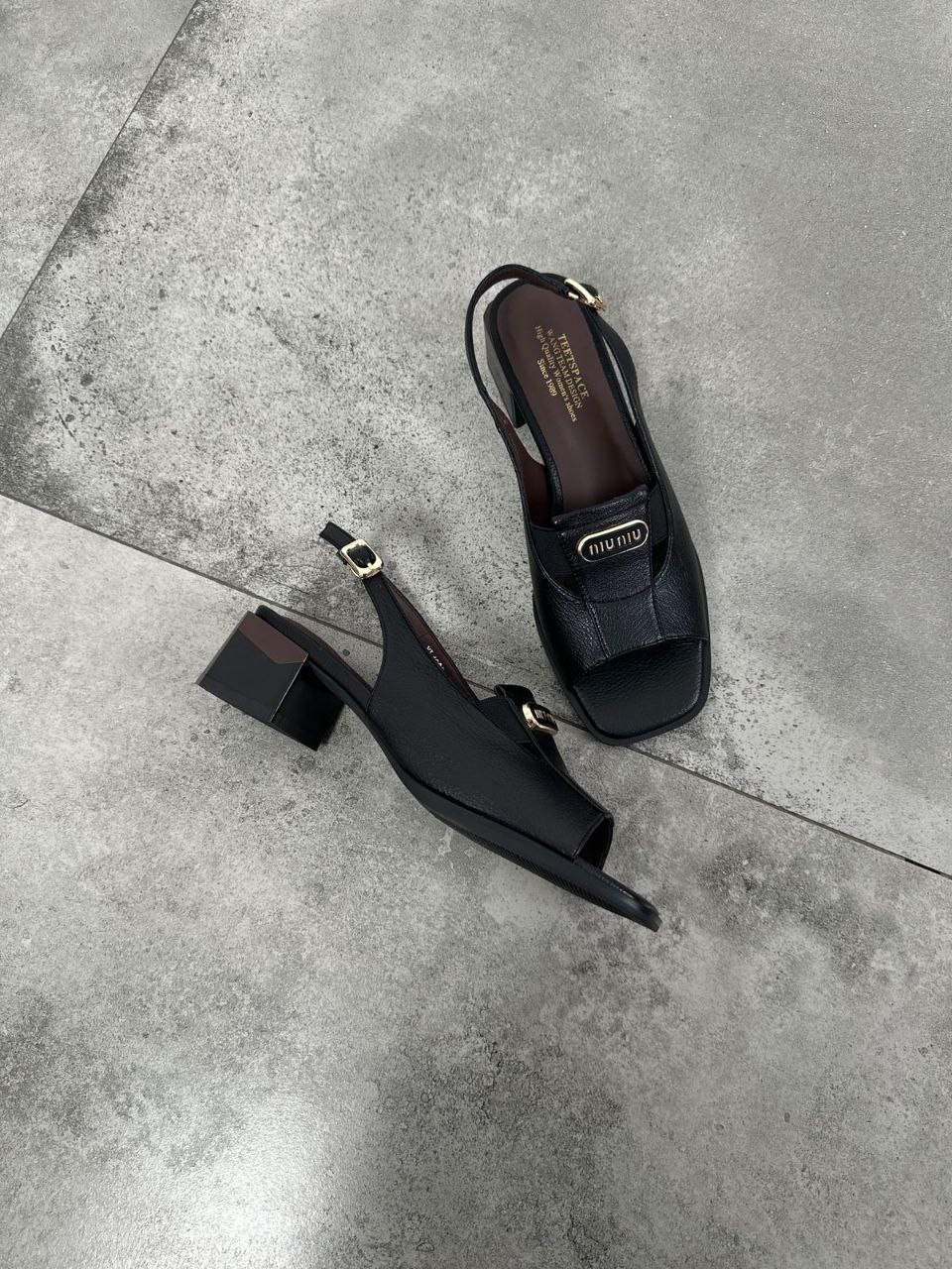 женские босоножки,каблуки босоножки,белые босоножки,джинсы рваные,джинсы женские