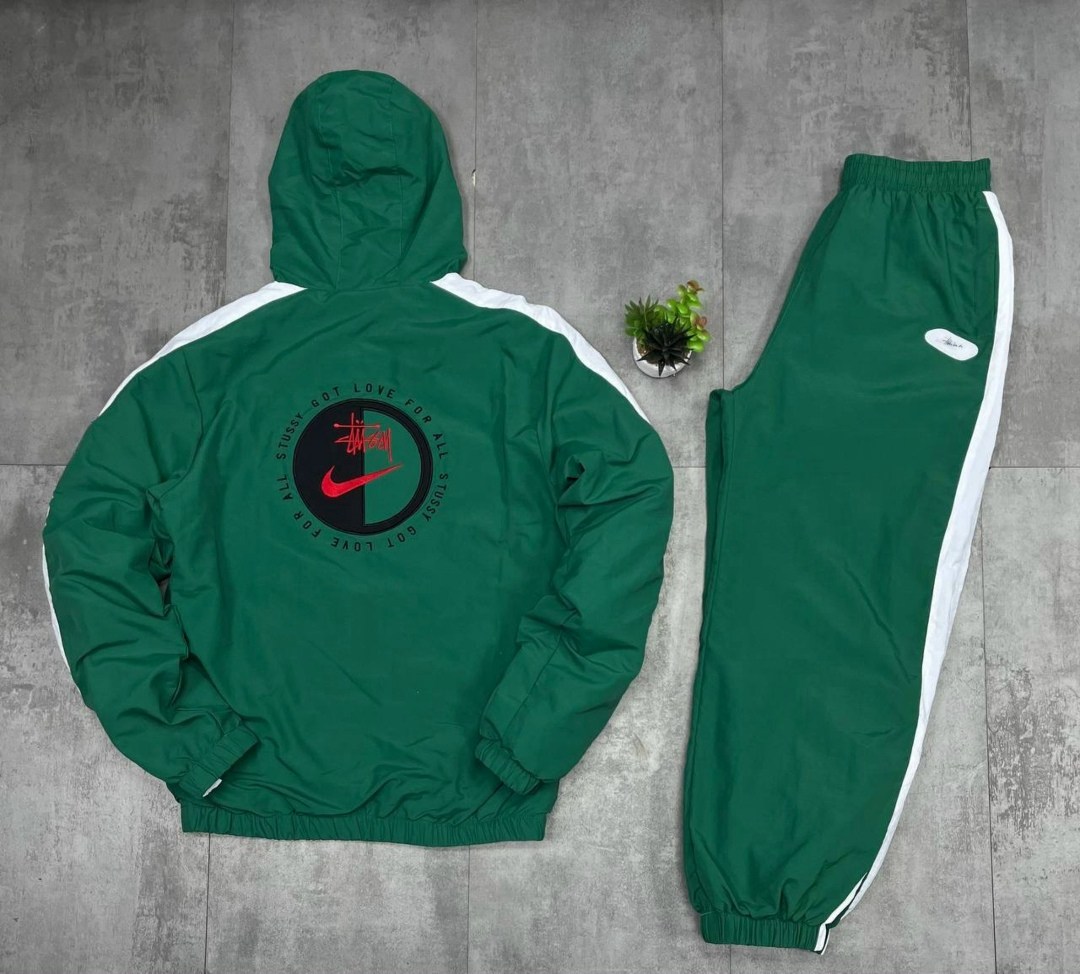 зеленая куртка,ветровка куртка,спортивная куртка,куртка nike