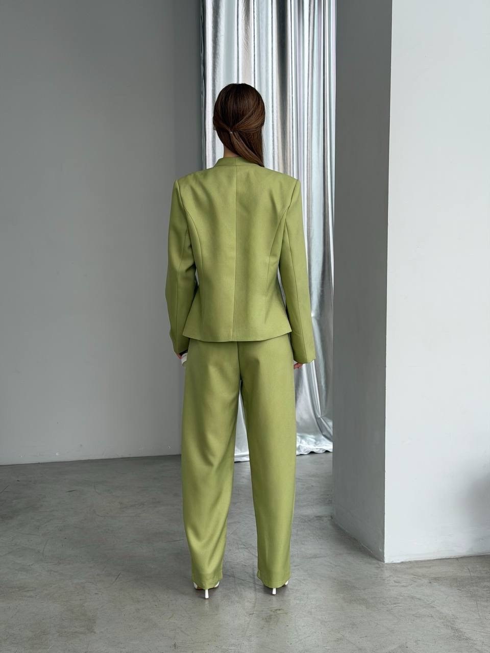 женский брючный костюм,модные костюмы,костюм с брюками,жакет,жакет приталенный