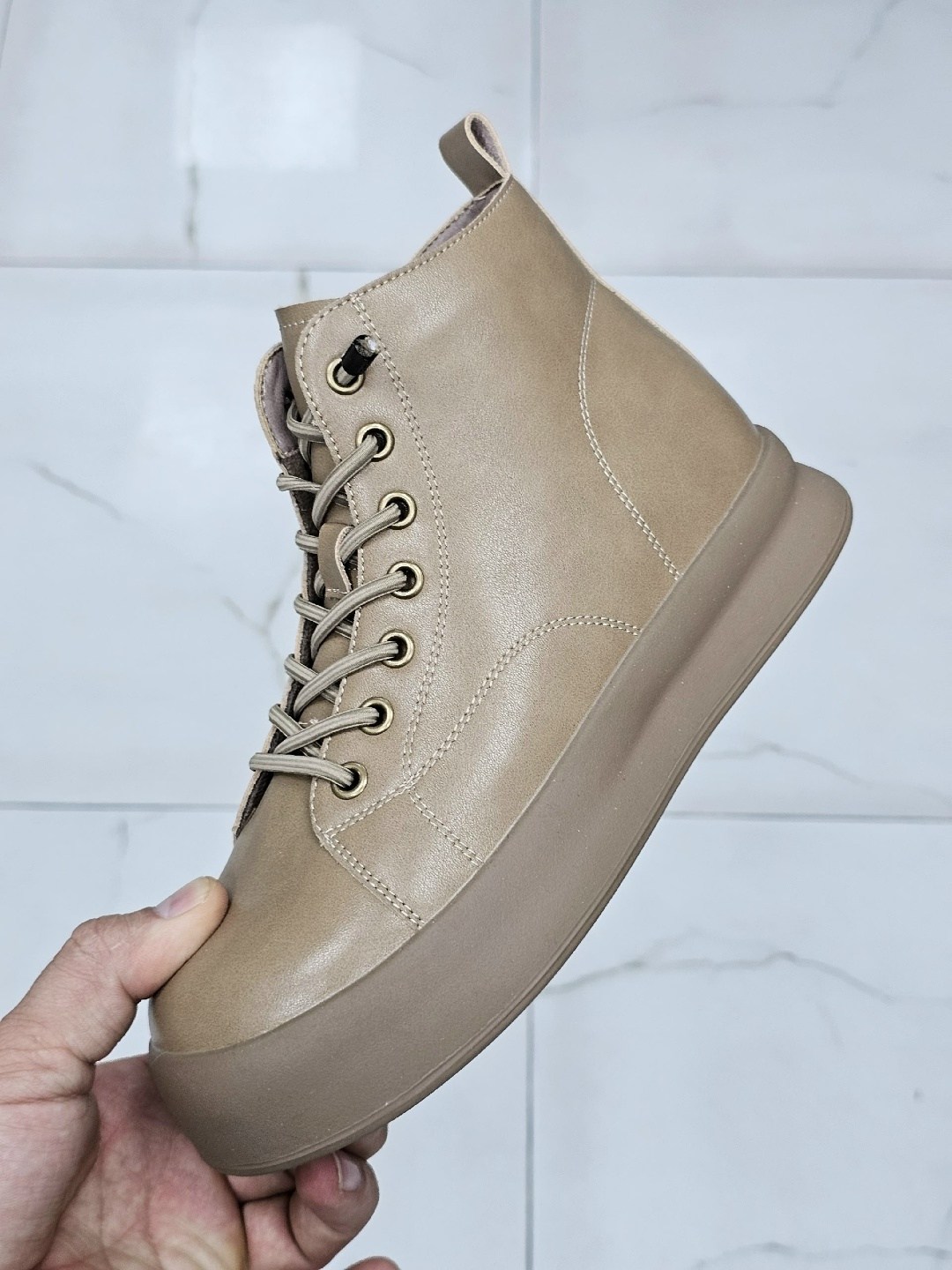 ,ботинки женские,женская ,бежевые ботинки,женские высокие ботинки