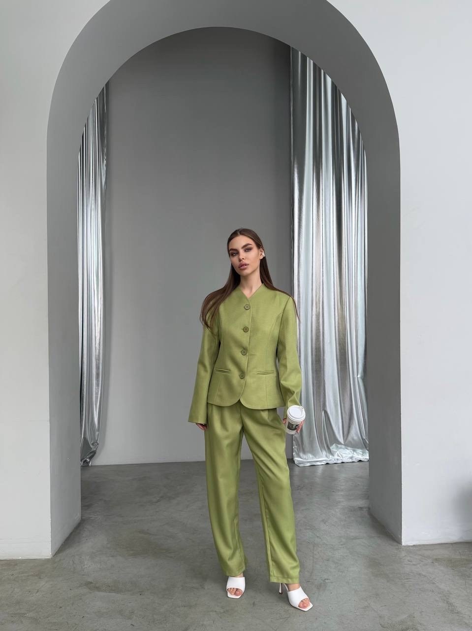 женский брючный костюм,модные костюмы,костюм с брюками,жакет,жакет приталенный