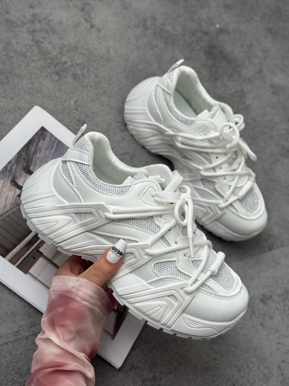 кроссовки женскиe,женские массивные кроссовки,массивные кроссовки,спортивная ,модные кроссовки