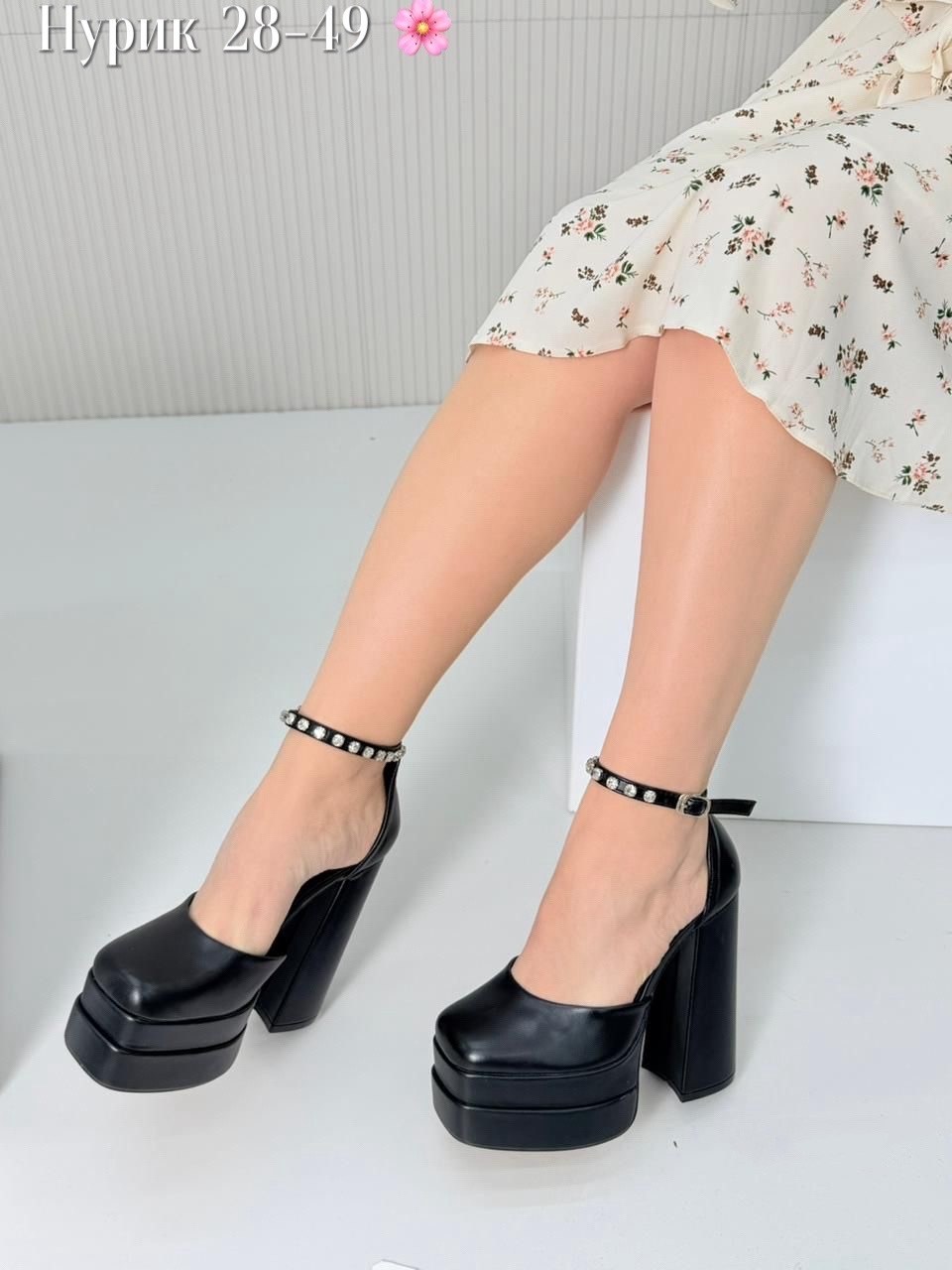 атласные туфли на платформе,туфли на высоком каблуке,туфли на платформе,туфли на высоком каблуке и платформе,туфли на высокой платформе