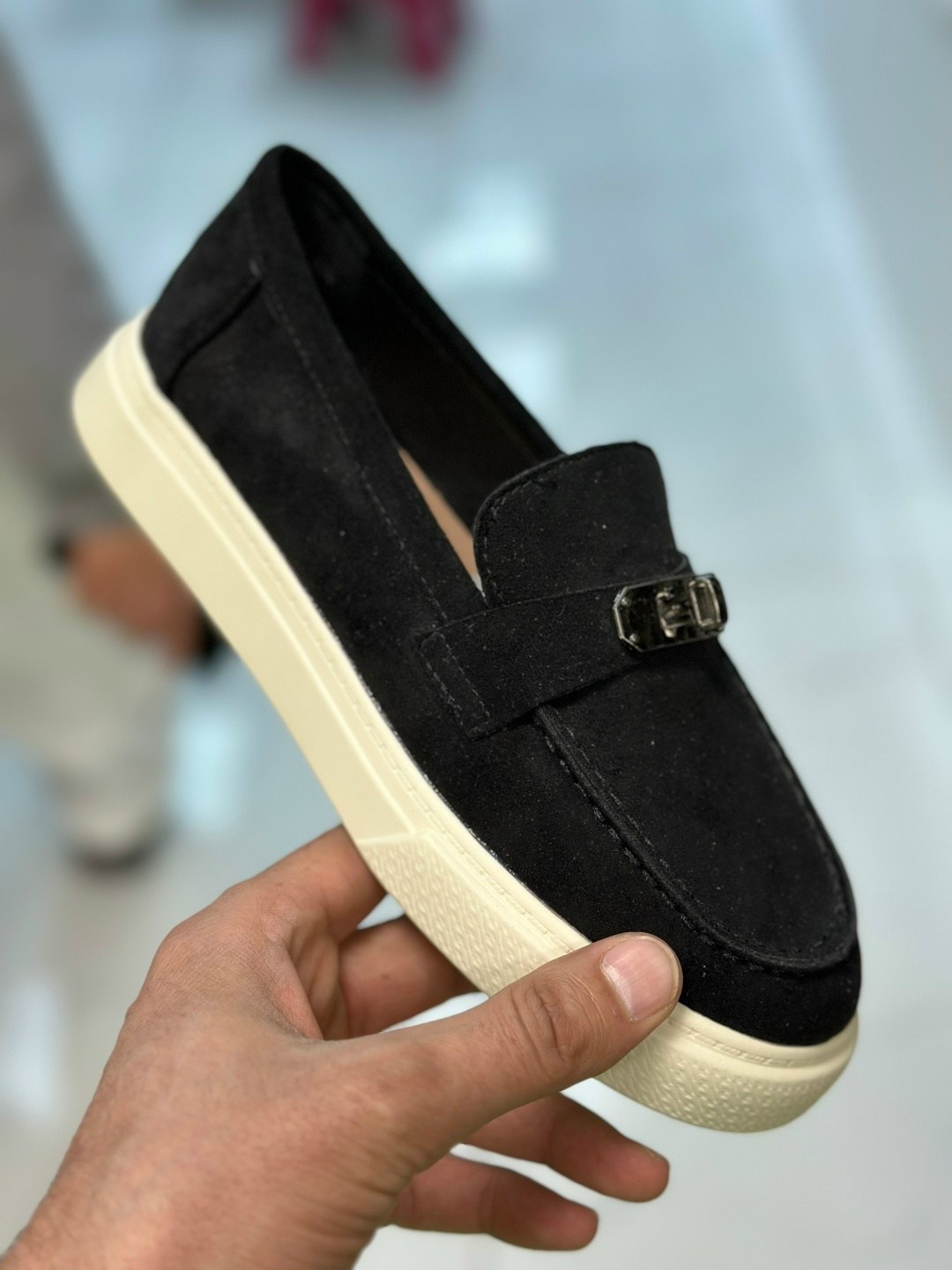 лоферы с белой подошвой мужские brunello cucinelli,лоферы замшевые,лоферы из натуральной замши,мужские мокасины brunello cucinelli,мужские замшевые лоферы