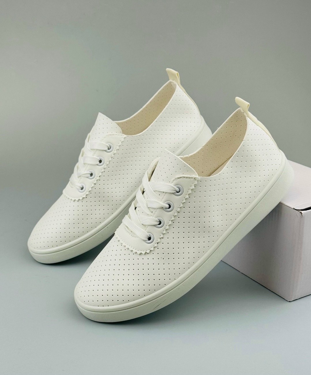 ,кеды женски,женская ,кеды с перфорацией,белые кеды