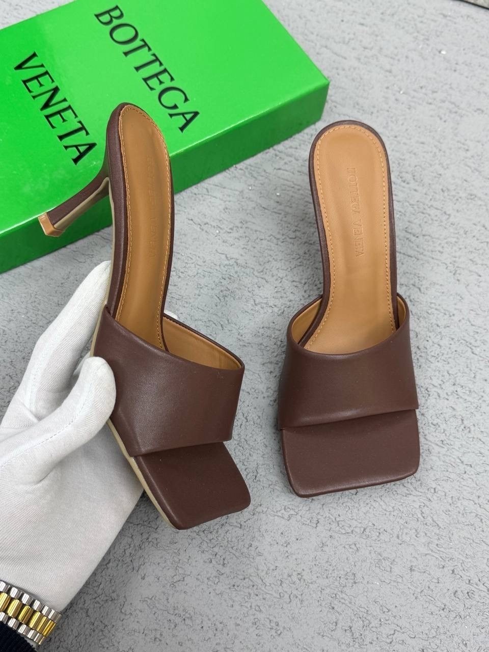 босоножки женские модные,босоножки с квадратным носом,женские босоножки,каблуки босоножки,босоножки на треугольном каблуке