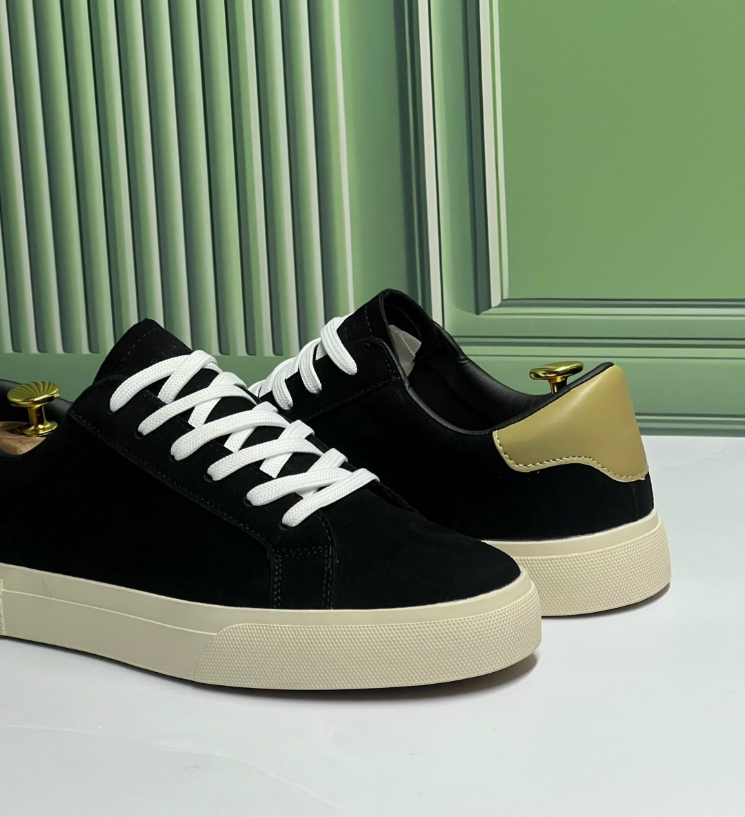 замшевые кеды,замшевые кроссовки,замшевые кеды saint laurent m377333,кеды замшевые мужские,замшевые кеды brunello cucinelli