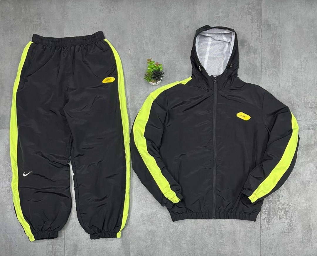 зеленая куртка,ветровка куртка,спортивная куртка,куртка nike