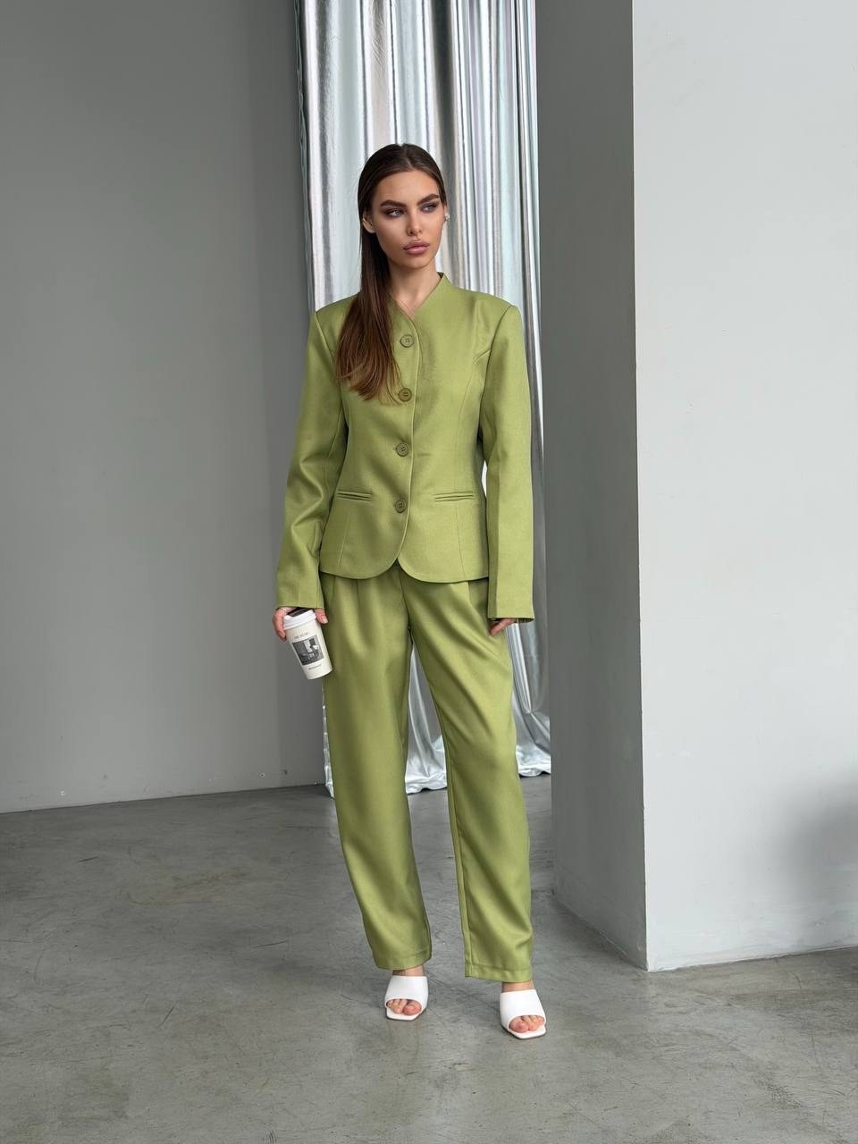 женский брючный костюм,модные костюмы,костюм с брюками,жакет,жакет приталенный