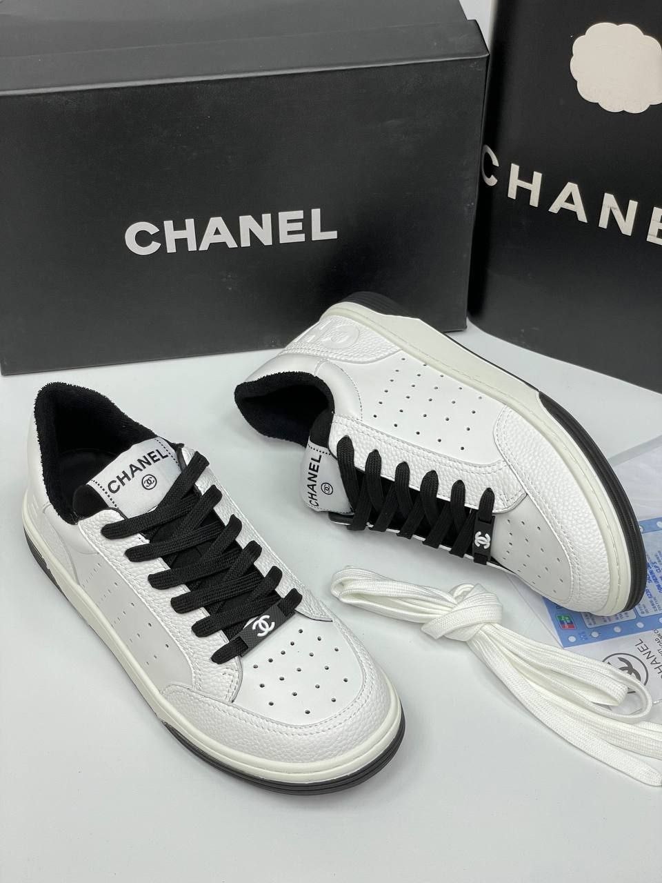 chanel кроссовки,кеды chanel,женские кроссовки chanel,кеды женские chanel,кеды chanel белые кроссовки с логотипом