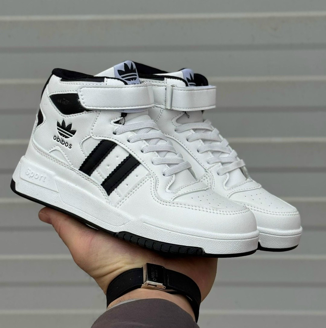 кроссовки высокие adidas originals forum mid белый/черный,черно-белые кроссовки adidas originals forum mid,кроссовки средней высоты белого и черного цветов adidas originals forum mid,кроссовки зимние