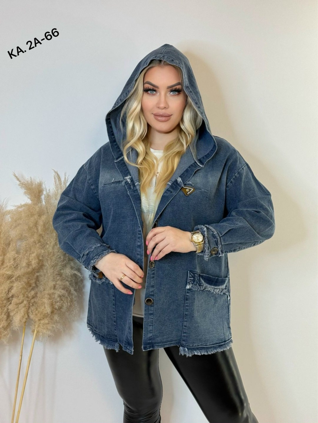 джинсовая куртка женская большого размера,женская джинсовая куртка больших размеров с,джинсовка с капюшоном,куртка джинсовая женская,джинсовая куртка с капюшоном больших размеров