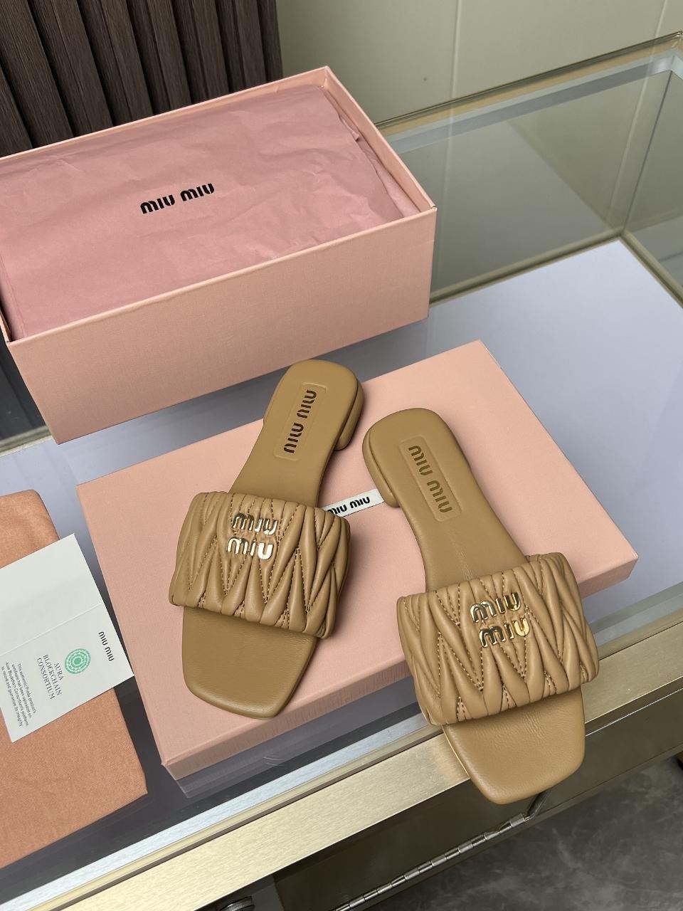 шлепанцы miu miu,женские шлепанцы,,кожаные шлепанцы miu miu,шлепки миу миу