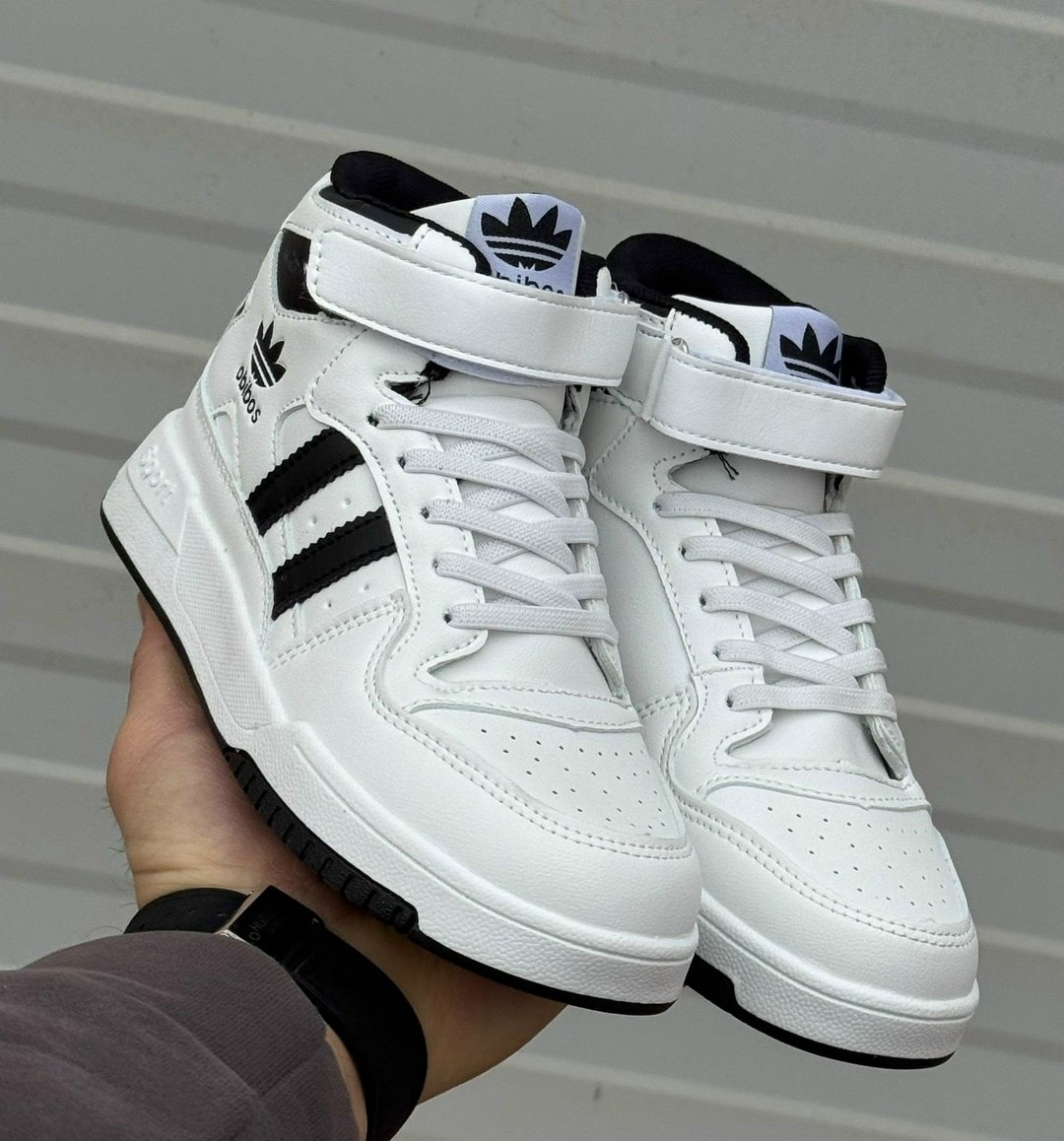 кроссовки высокие adidas originals forum mid белый/черный,черно-белые кроссовки adidas originals forum mid,кроссовки средней высоты белого и черного цветов adidas originals forum mid,кроссовки зимние