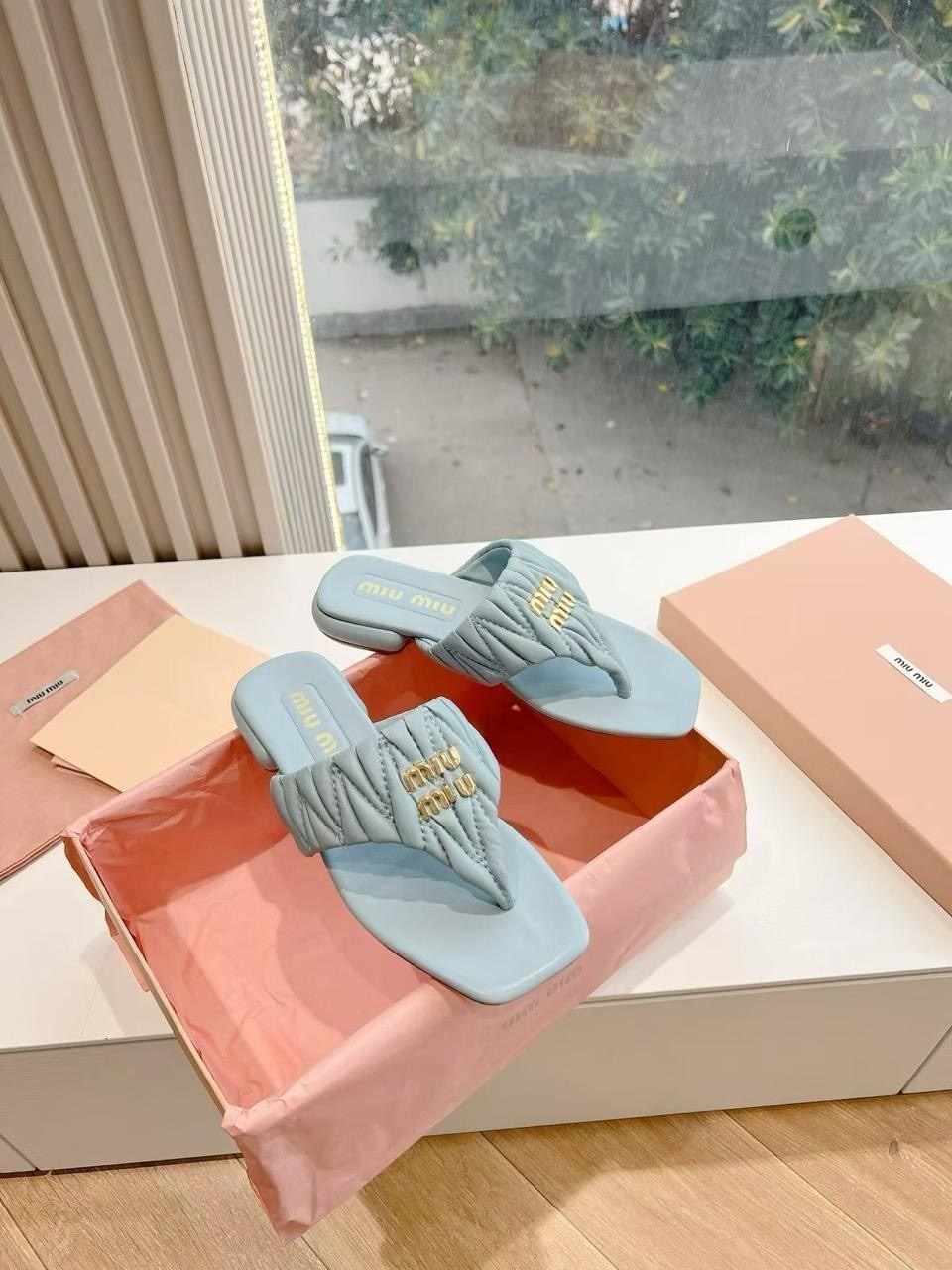 ,шлепанцы женские,шлепанцы miu miu,шлепки женские,кожаные шлепанцы miu miu
